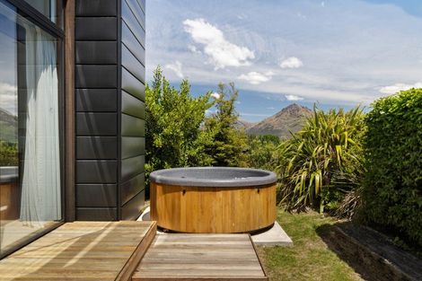 Photo of property in 12 Arran Lane, Jacks Point, Queenstown, 9371