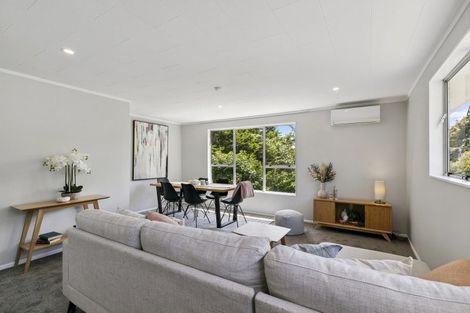 Photo of property in 5 Burdendale Grove, Churton Park, Wellington, 6037