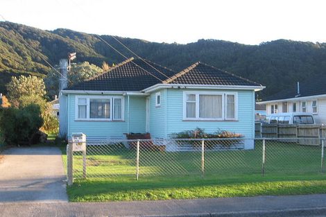 Photo of property in 27 Totara Street, Wainuiomata, Lower Hutt, 5014