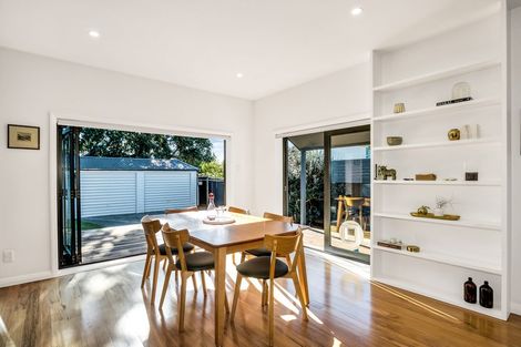 Photo of property in 7 Humariri Street, Point Chevalier, Auckland, 1022