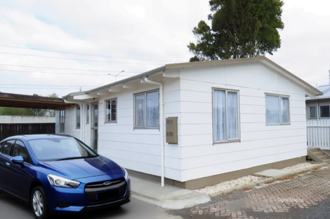 Photo of property in 77 Chichester Drive, Rosehill, Papakura, 2113