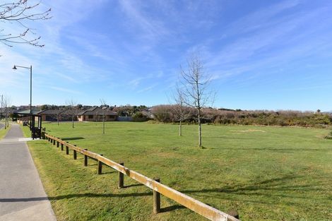 Photo of property in 56 Farnborough Drive, Grandview Heights, Hamilton, 3200