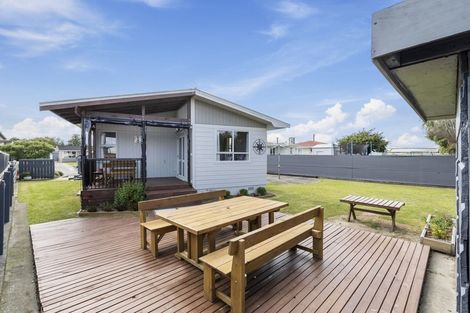 Photo of property in 16 Anakiwa Street, Kelvin Grove, Palmerston North, 4414