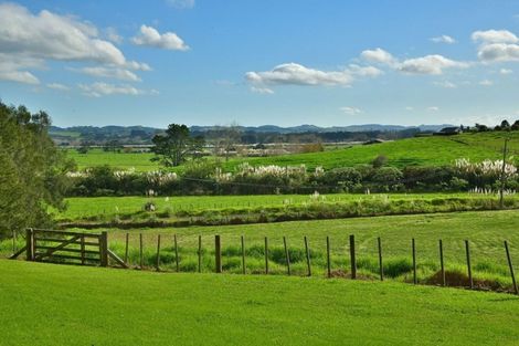 Photo of property in 141 Mangakura Road, Helensville, 0875