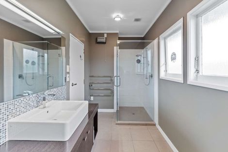 Photo of property in 42 Ihaka Street, Hokowhitu, Palmerston North, 4410