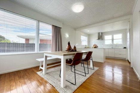 Photo of property in 15 Kensington Place, Fairfield, Hamilton, 3214