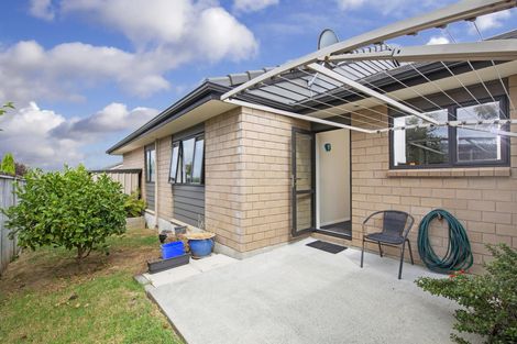 Photo of property in 50 Royalle Mews, Botany Downs, Auckland, 2010