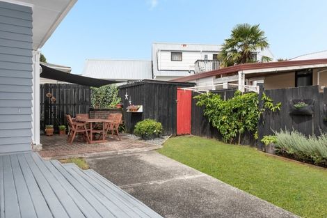 Photo of property in 74 Queen Road, Bellevue, Tauranga, 3110