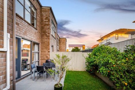 Photo of property in 16 Purchas Hill Drive, Stonefields, Auckland, 1072