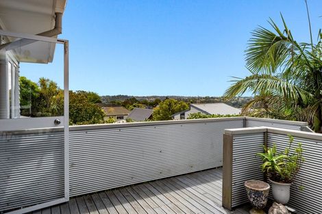 Photo of property in 1/73 Birkdale Road, Birkdale, Auckland, 0626