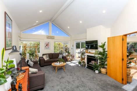 Photo of property in 7 Sequoia Grove, Merrilands, New Plymouth, 4312