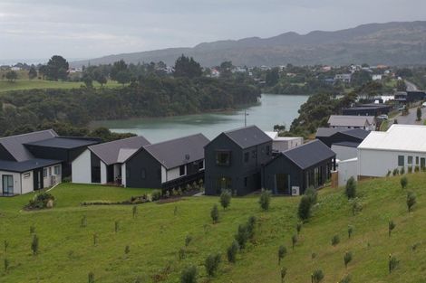 Photo of property in 18 Maataitai Road, Raglan, 3225