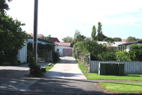 Photo of property in 100 Beach Road, Te Atatu Peninsula, Auckland, 0610