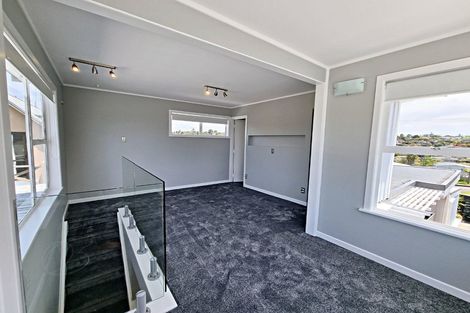 Photo of property in 92 Browns Bay Road, Rothesay Bay, Auckland, 0630