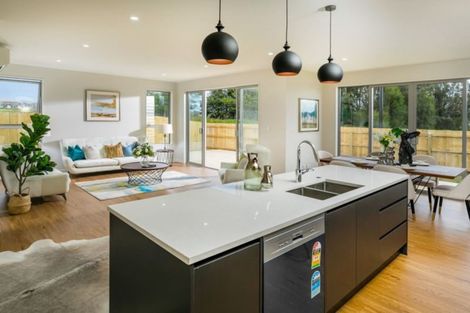 Photo of property in 17 Moemoea Avenue, Kumeu, 0810