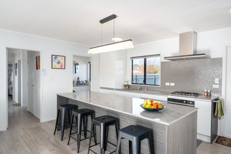 Photo of property in 8 Maraval Crescent, Grenada Village, Wellington, 6037