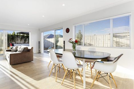 Photo of property in 44b Gilbransen Road, Kumeu, 0810