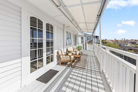 Photo of property in 4233 Great North Road, Glendene, Auckland, 0602