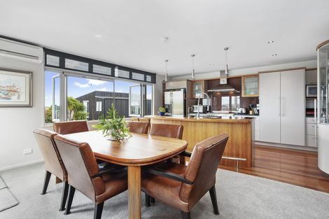Photo of property in 2/164 Aberdeen Road, Campbells Bay, Auckland, 0620