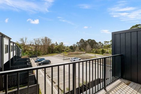 Photo of property in 3 Meg Lane, Glen Eden, 0602