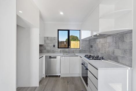 Photo of property in 8e Kent Road, Manurewa, Auckland, 2102