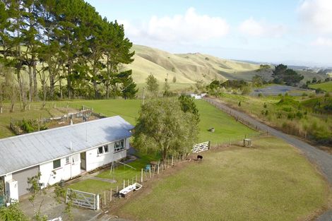 Photo of property in 15 Ngatawhiti Road, Te Kopuru, 0391