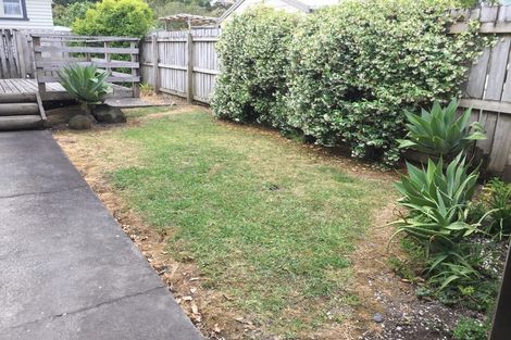 Photo of property in 2/17 Woodside Road, Massey, Auckland, 0614