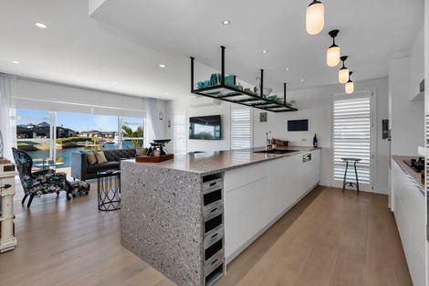 Photo of property in 13 Waitemata Drive, One Tree Point, 0118