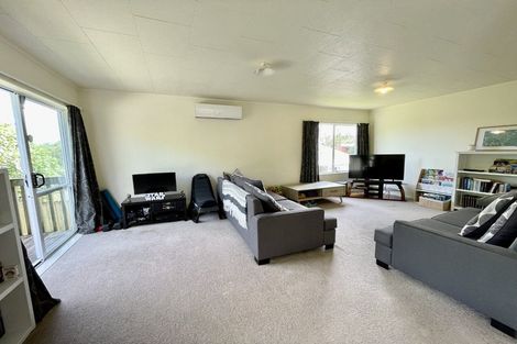 Photo of property in 2/15 Kirklow Place, Goodwood Heights, Auckland, 2105