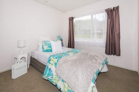 Photo of property in 5 Santiago Crescent, Unsworth Heights, Auckland, 0632