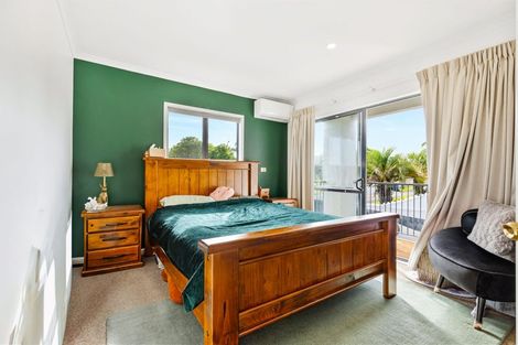Photo of property in 12 Roy Maloney Drive, Henderson, Auckland, 0612