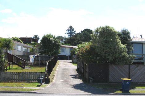 Photo of property in 2/45 Caribbean Drive, Unsworth Heights, Auckland, 0632