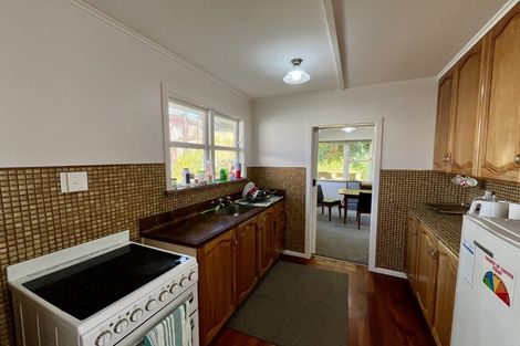 Photo of property in 28 Batchelor Street, Newlands, Wellington, 6037