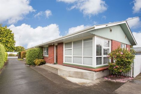 Photo of property in 2/381 Main North Road, Redwood, Christchurch, 8051