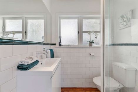 Photo of property in 1/15 Stanley Avenue, Milford, Auckland, 0620