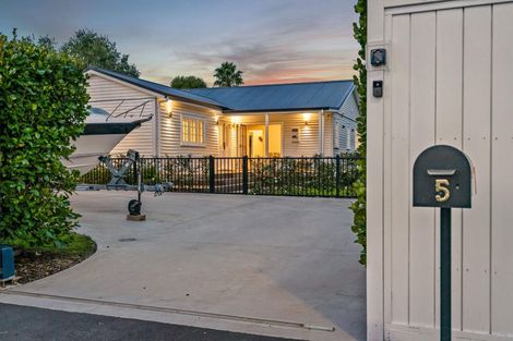 Photo of property in 5 Alice Street, Riverhead, 0820