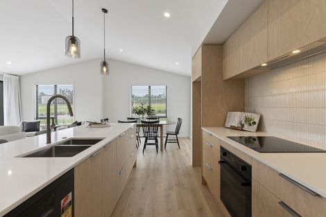 Photo of property in 19 Arohanui Road, Karaka, 2124