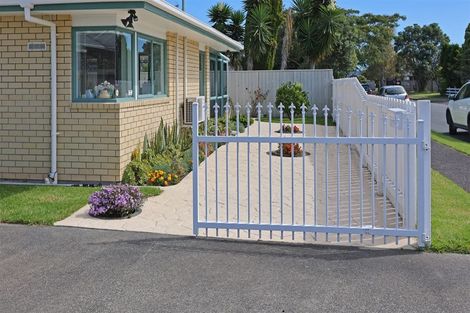 Photo of property in 1 Poinsettia Place, Henderson, Auckland, 0610