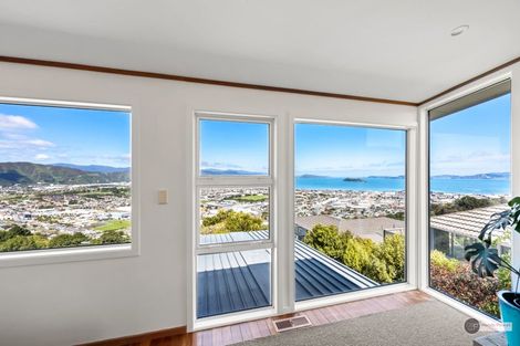 Photo of property in 92b Dowse Drive, Maungaraki, Lower Hutt, 5010
