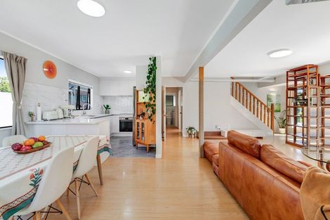 Photo of property in 14 Mallard Place, Unsworth Heights, Auckland, 0632