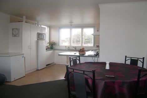 Photo of property in 4b Waiari Road, Conifer Grove, Takanini, 2112