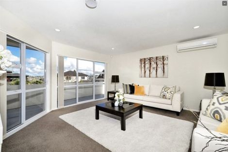 Photo of property in 1 Glucina Avenue, West Harbour, Auckland, 0618
