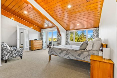 Photo of property in 15a Whangaparaoa Road, Red Beach, 0932