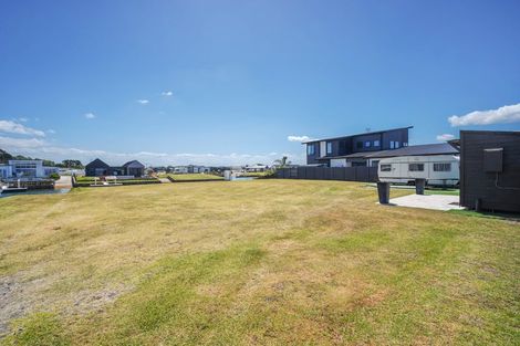 Photo of property in 28 Waitemata Drive, One Tree Point, 0118