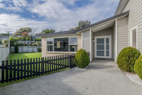 Photo of property in 15 Datum Way, Paraparaumu, 5032