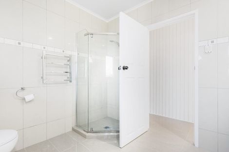 Photo of property in 22 Hartley Terrace, Massey, Auckland, 0614