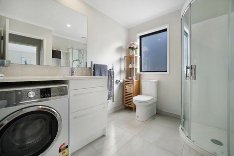 Photo of property in 8 Honowai Street, Kumeu, 0810