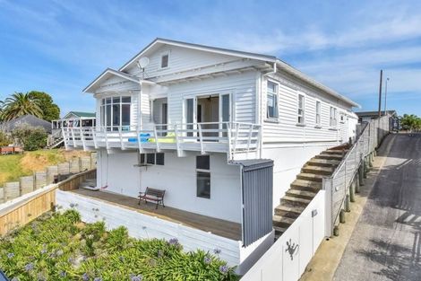 Photo of property in 30 Crispe Road, Clarks Beach, 2122
