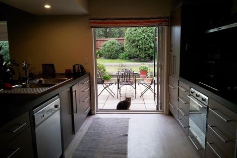 Photo of property in 5 Matthew Place, Kawaha Point, Rotorua, 3010