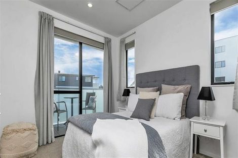 Photo of property in Apollo Apartments, 201/46 Rosedale Road, Rosedale, Auckland, 0632